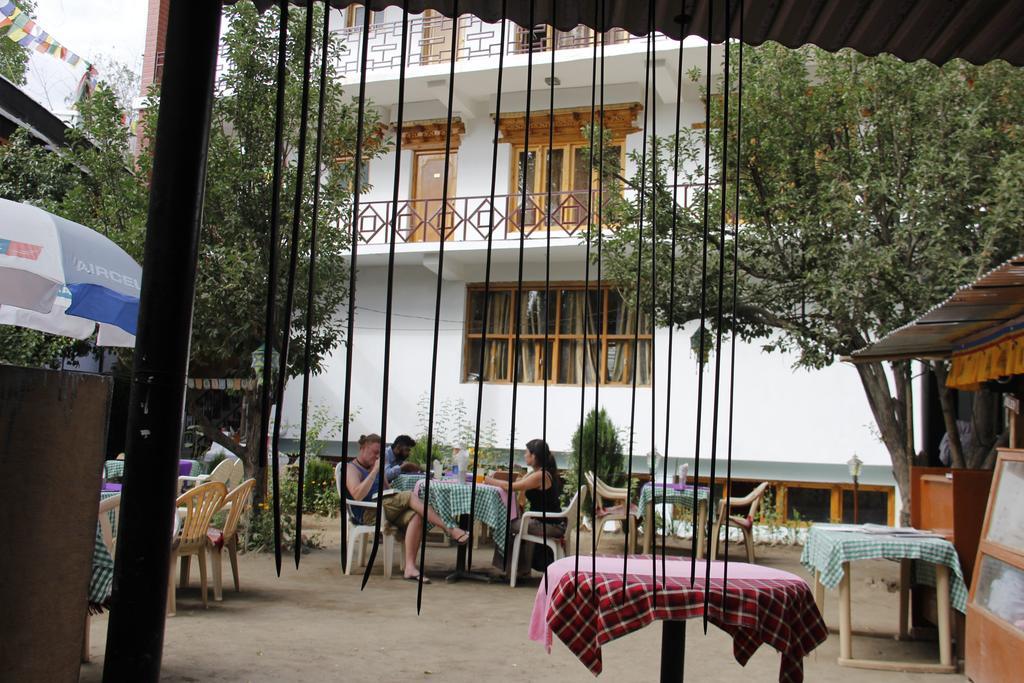Mentokling Guest House And Garden Restaurant Лех Экстерьер фото